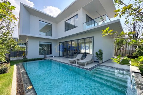 House in Pattaya, Thailand 4 bedrooms № 196185
