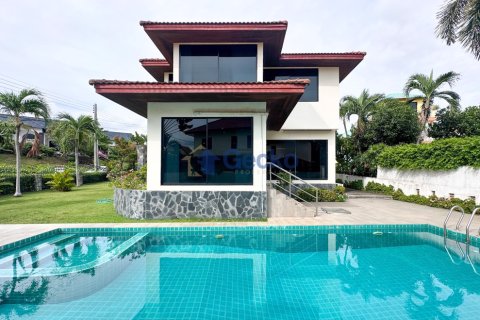 House in Pattaya, Thailand 3 bedrooms № 196184
