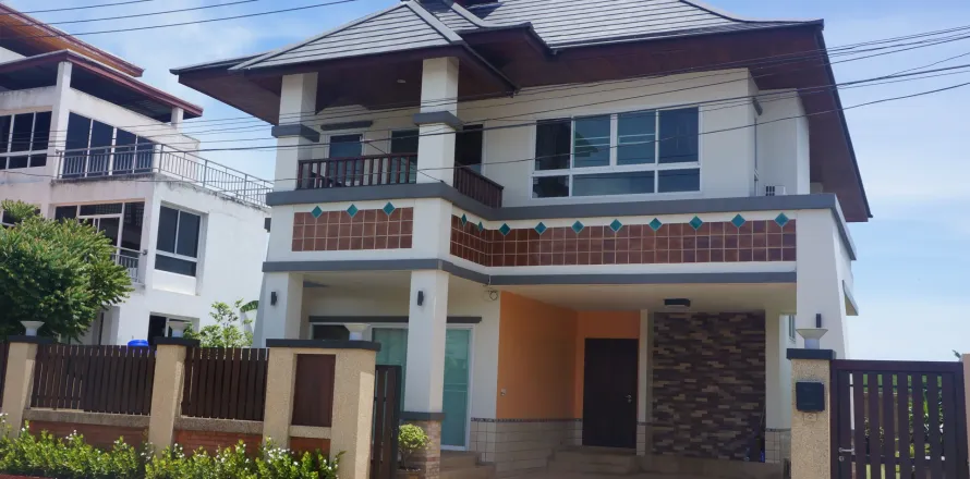 House in Pattaya, Thailand 4 bedrooms № 140131