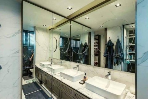 House in Bangkok, Thailand 4 bedrooms № 181242 - photo 11