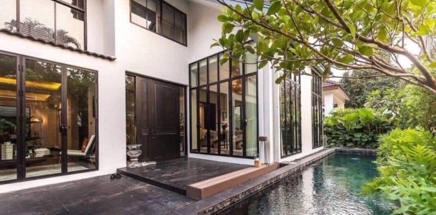 House in Bangkok, Thailand 4 bedrooms № 181242