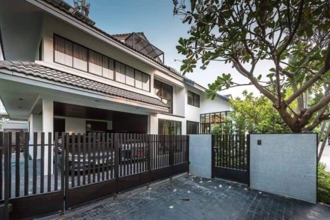 House in Bangkok, Thailand 4 bedrooms № 181242 - photo 15