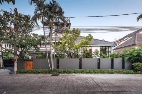 House in Bangkok, Thailand 4 bedrooms № 181242 - photo 16