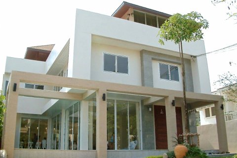 House in Bangkok, Thailand 4 bedrooms № 181247