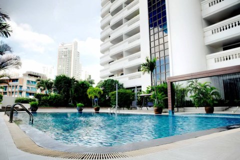 Condo in Bangkok, Thailand, 3 bedrooms  № 181246 - photo 12