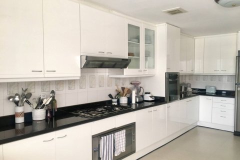 Condo in Bangkok, Thailand, 3 bedrooms  № 181246 - photo 5