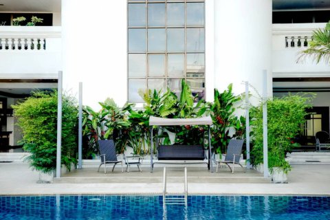 Condo in Bangkok, Thailand, 3 bedrooms  № 181246 - photo 11