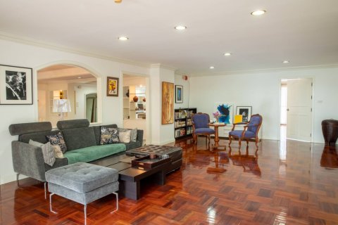 Condo in Bangkok, Thailand, 3 bedrooms  № 181246 - photo 6
