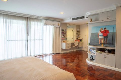 Condo in Bangkok, Thailand, 3 bedrooms  № 181246 - photo 8