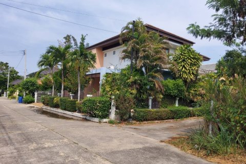 House in Hua Hin, Thailand 4 bedrooms № 172184 - photo 2