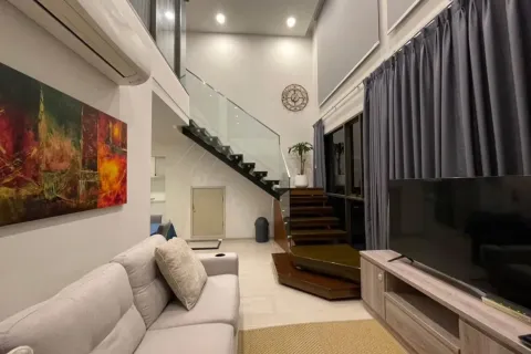 Duplex in Phra Khanong, Bangkok, Thailand 2 bedrooms № 172186 - photo 2