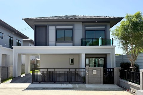 House in Samut Prakan, Thailand 4 bedrooms № 160443