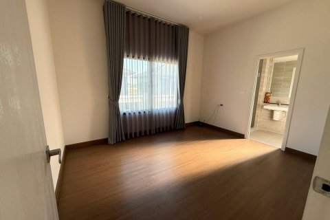 House in Samut Prakan, Thailand 4 bedrooms № 160443 - photo 7
