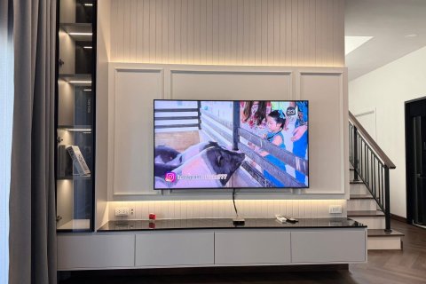 House in Samut Prakan, Thailand 4 bedrooms № 160443 - photo 2