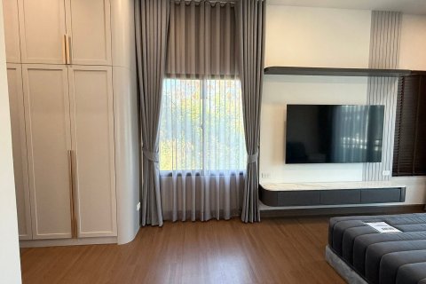 House in Samut Prakan, Thailand 4 bedrooms № 160443 - photo 17