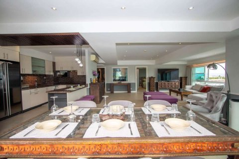 Condo in Chiang Mai, Thailand, 2 bedrooms  № 121986 - photo 17