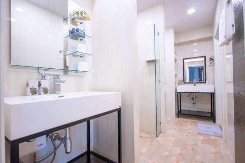 Condo in Chiang Mai, Thailand, 2 bedrooms  № 121986 - photo 5