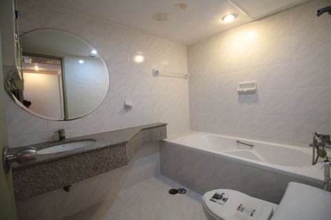 Condo in Bangkok, Thailand, 2 bedrooms  № 143748 - photo 4