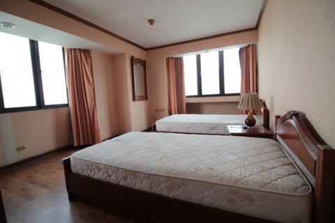 Condo in Bangkok, Thailand, 2 bedrooms  № 143748 - photo 2