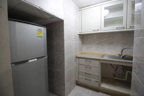 Condo in Bangkok, Thailand, 2 bedrooms  № 143748 - photo 5