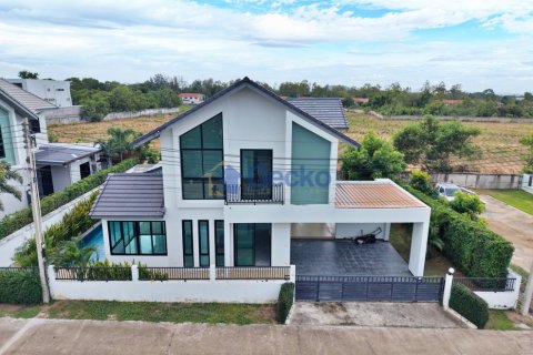 House in Pattaya, Thailand 4 bedrooms № 195983