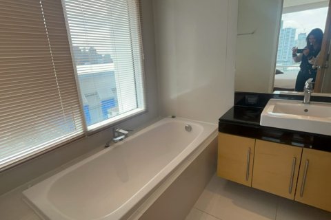 Condo à Watthana, Bangkok, Thaïlande, 2 chambres № 200990 - photo 12