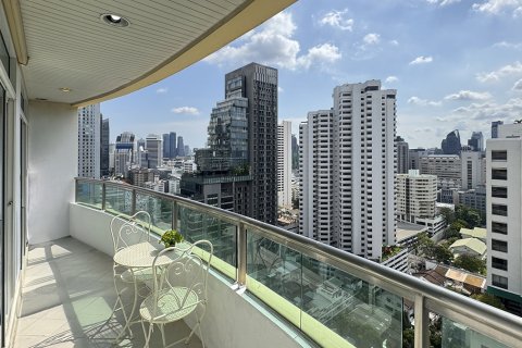 Condo à Khlong Toei, Bangkok, Thaïlande, 2 chambres № 200991 - photo 14