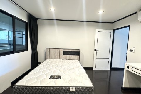 Condo à Watthana, Bangkok, Thaïlande, 2 chambres № 200993 - photo 4