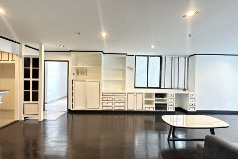 Condo à Watthana, Bangkok, Thaïlande, 2 chambres № 200993 - photo 12