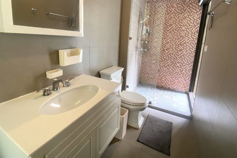 Condo à Khlong Toei, Bangkok, Thaïlande, 1 chambre № 200992 - photo 15