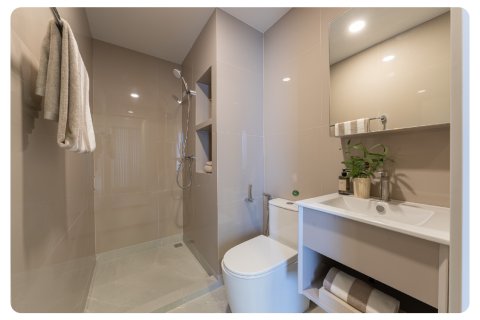 Кондоминиум с 2 спальнями в Бангкоке, Таиланд № 170142 - фото 6