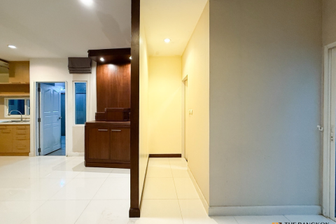 House in Bangkok, Thailand 3 bedrooms № 189439