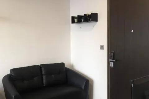 Студия в кондо в Банг Раке, Бангкок, Таиланд № 156042 - фото 3