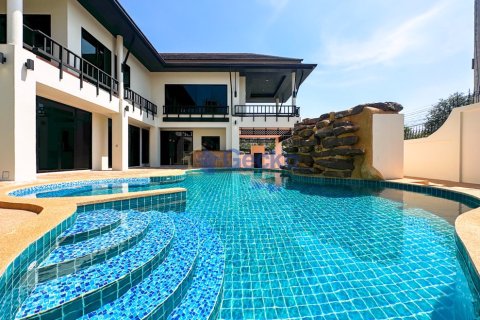 Maison à Pattaya, Thaïlande 4 chambres № 196360 - photo 6