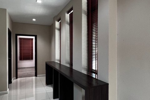 Townhouse in Pathum Thani, Thailand 4 bedrooms № 163085 - photo 4