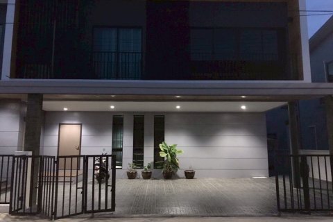 Townhouse in Pathum Thani, Thailand 4 bedrooms № 163085