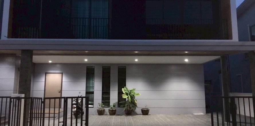 Townhouse in Pathum Thani, Thailand 4 bedrooms № 163085