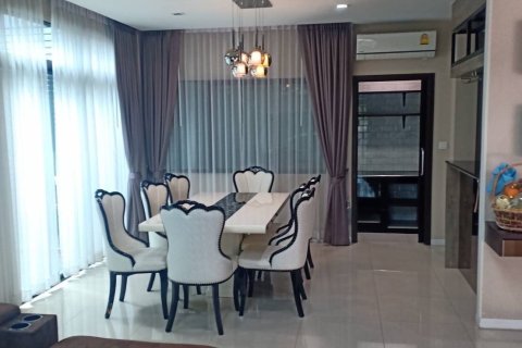 Townhouse in Pathum Thani, Thailand 4 bedrooms № 163085 - photo 3