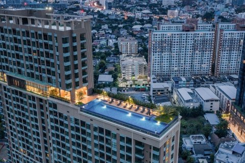 Кондоминиум с 2 спальнями в Чатучаке, Бангкок, Таиланд № 142048 - фото 2
