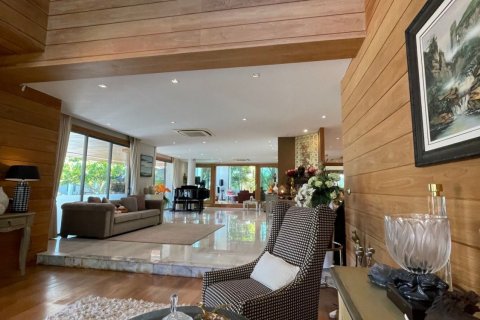Villa in Phuket, Thailand 7 bedrooms № 142046 - photo 2