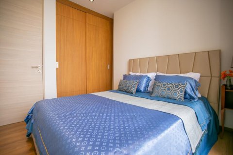 Condo in Bangkok, Thailand, 2 bedrooms  № 143024 - photo 7