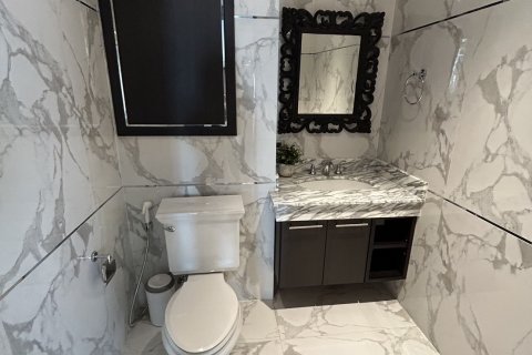 Кондоминиум с 3 спальнями в Бангкоке, Таиланд № 143029 - фото 11