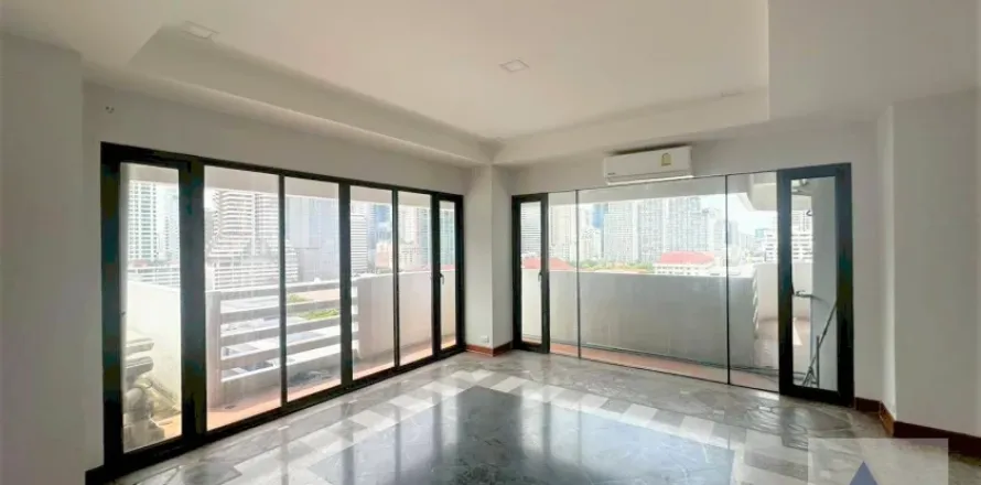 Condominio de 2 dormitorios en Watthana, Bangkok, Tailandia № 214403