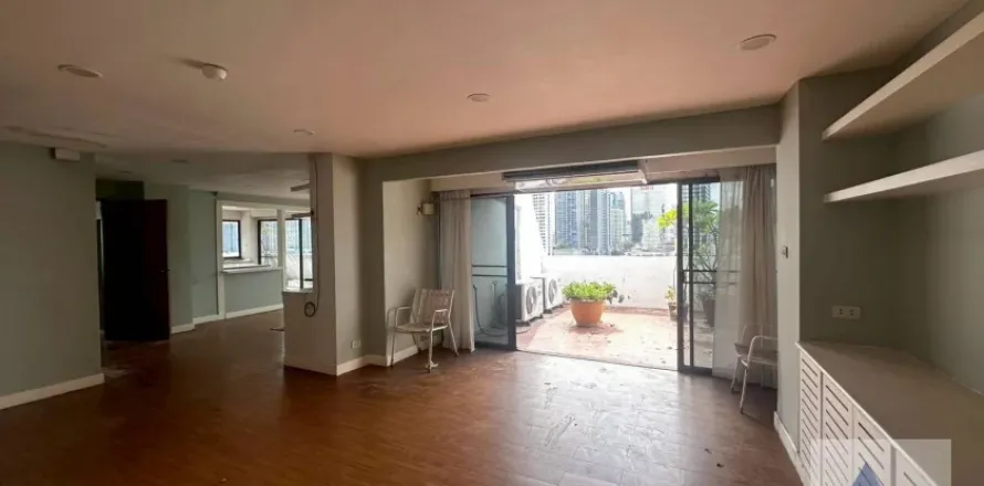 Condominio de 2 dormitorios en Watthana, Bangkok, Tailandia № 214402