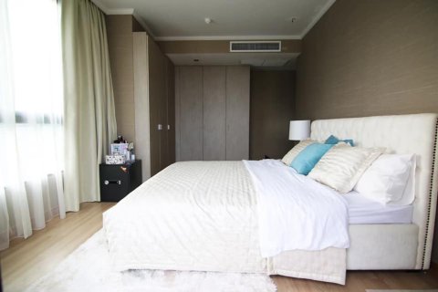 Condo in Bangkok, Thailand, 3 bedrooms  № 157579 - photo 3