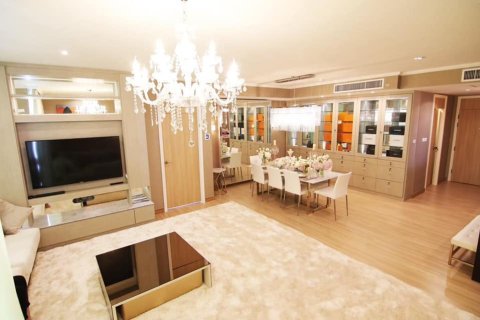 Condo in Bangkok, Thailand, 3 bedrooms  № 157579 - photo 4