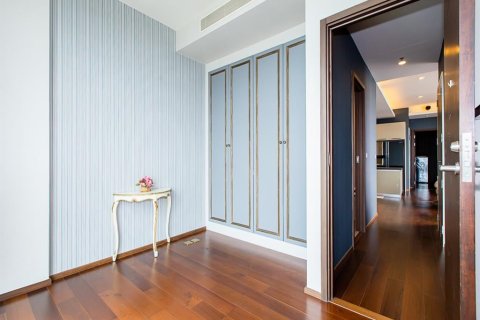 Condo in Bangkok, Thailand, 3 bedrooms  № 157580 - photo 4