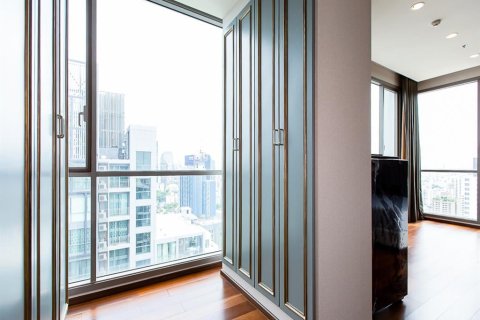 Condo in Bangkok, Thailand, 3 bedrooms  № 157580 - photo 12