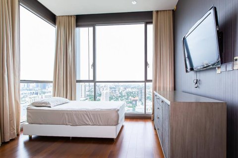 Condo in Bangkok, Thailand, 3 bedrooms  № 157580 - photo 10