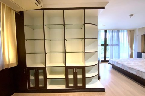 Condo in Bangkok, Thailand, 2 bedrooms  № 157575 - photo 4